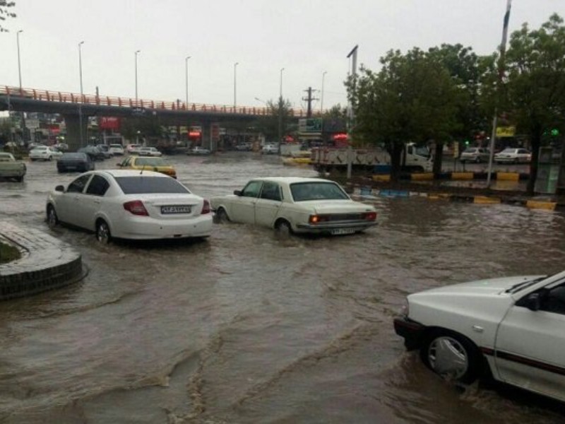 بارش باران باعث آب‌گرفتگی معابر شهر ایلام شد