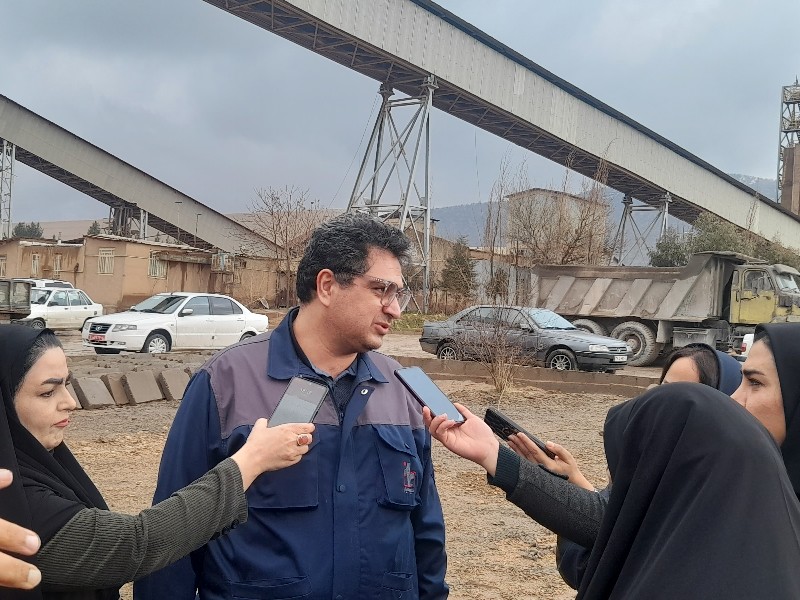 کاشت ۱۲۰۰ اصله نهال در کارخانه سیمان