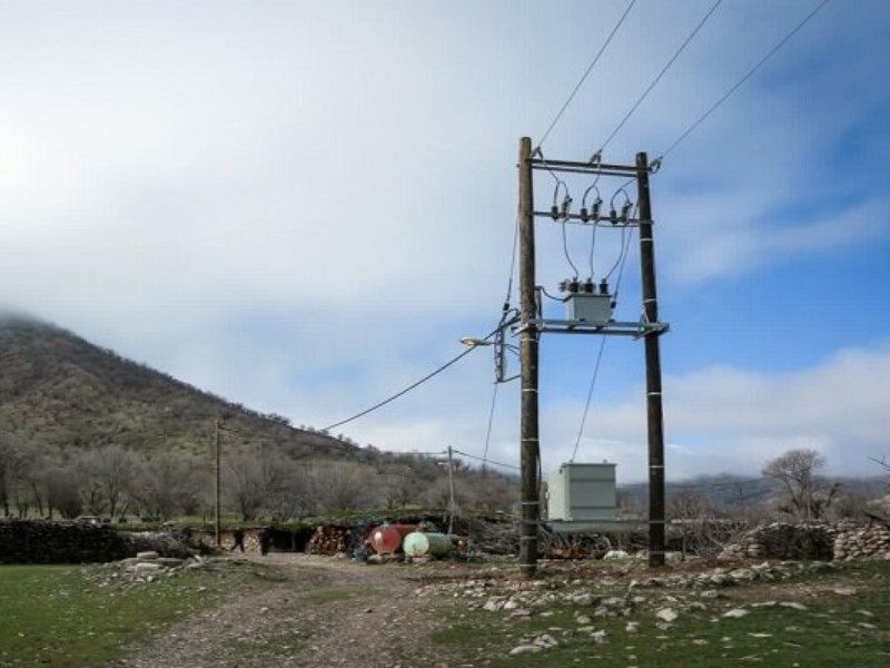 مشکل تأمین برق روستای سیل‌زده «تختان» دهلران حل شد